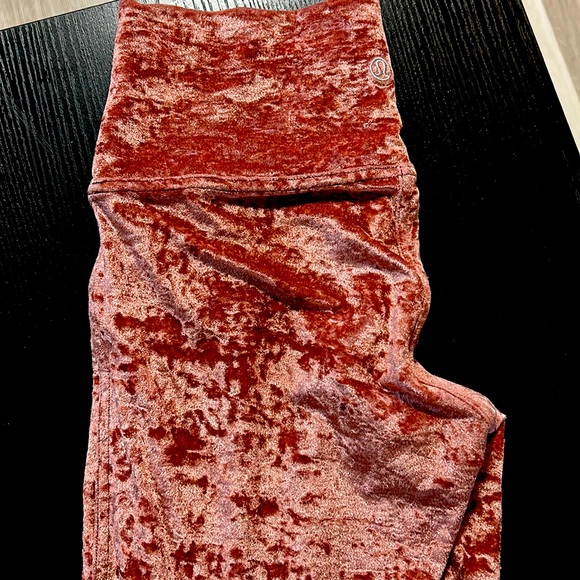 Lululemon Athletica women’s leggings, special edition. - Picture 1 of 4